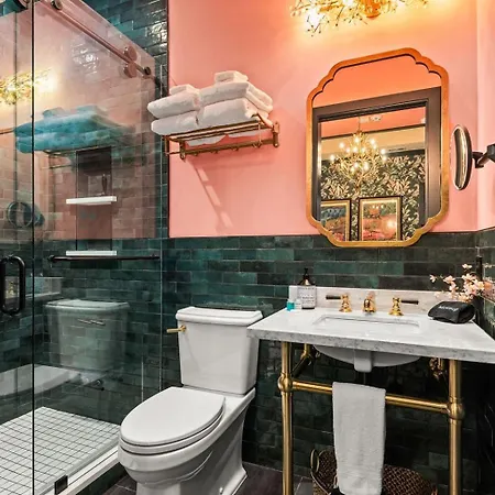 Holiday home The Velvet Songbird Downtown Luxe Sleeps 24 Nashville