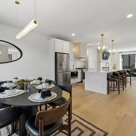 Apartment Modern 4br Townhouse Rooftop Lounge