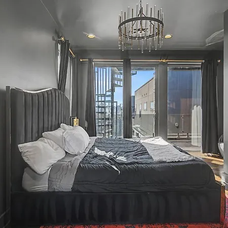 Modern Oasis Downtown Skyline View Prime Nashville