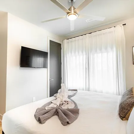 Pool, Hot Tub, Sauna & Firepit- 7 Min To Broadway Apartment Nashville