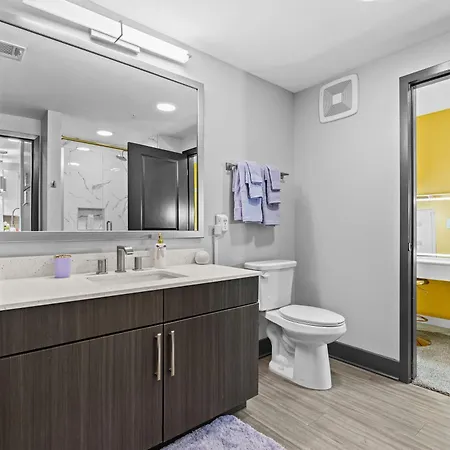 Apartment Vibrant Retreat Pool And Glam Nashville