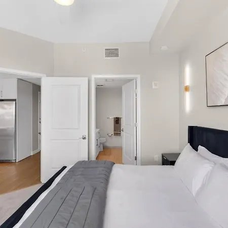 Broadway Views Lux Gulch Condo+ Private Balcony Apartment