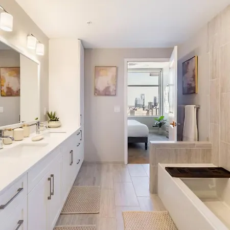 Skyline Views Gulch For 2, Private Balcony Apartment *