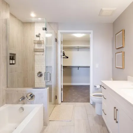 Skyline Views Gulch For 2, Private Balcony Apartment