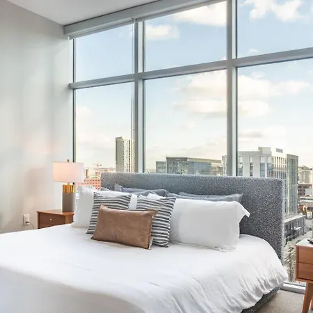 Apartment Luxury Gulch Skyline Views, Pool, Parking Nashville