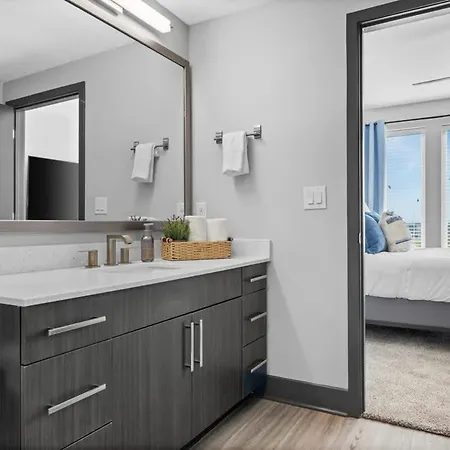 View Getaway 2br Near Broadway & Gulch