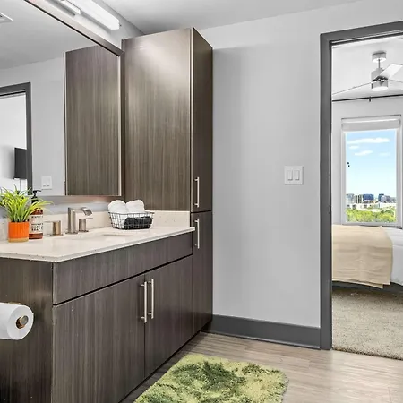 Apartment Stylish 2br W Skyline Views *