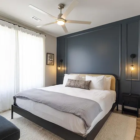 Modern 4br | Easy To Broadway + Heated Pool