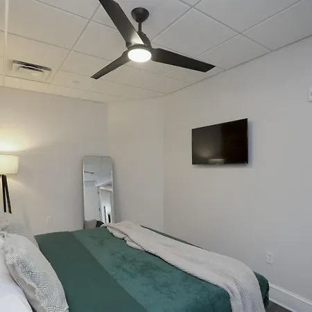 The Honky Tonk 2 Blocks To Broadway,printers Alley Holiday home
