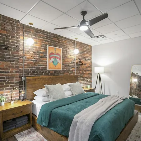 The Honky Tonk 2 Blocks To Broadway,printers Alley Holiday home