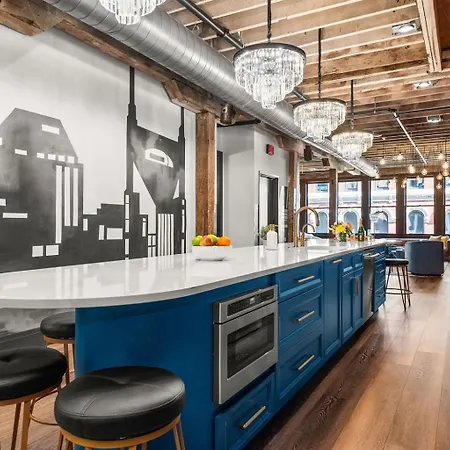 Holiday home The Velvet Vault-luxury Downtown Loft With River View & Walk To Broadway *