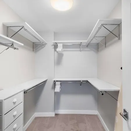 Apartment Luxury Pool, Gym & Lounge + Free Parking