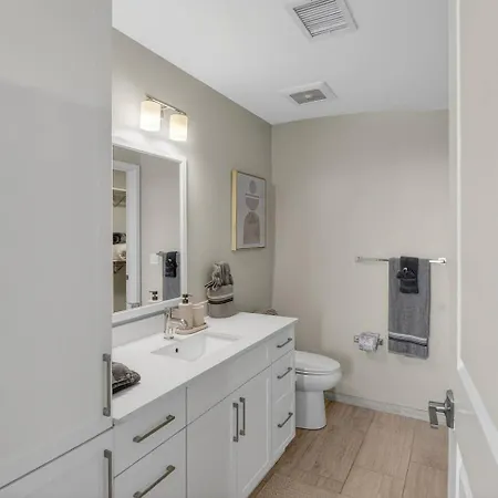 Apartment Broadway Views Lux Gulch Condo+ Private Balcony *