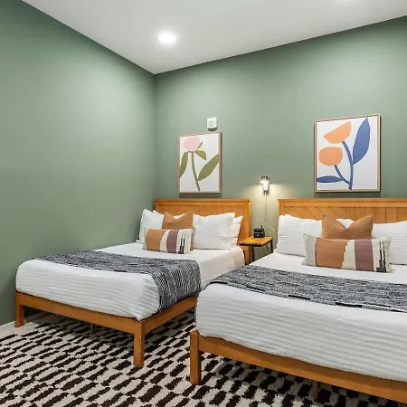 River View Luxury With Garage, Walk To Downtown Apartment *