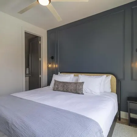 Bachelorette Dream | 2 Units | 8 Kings + 8 Baths