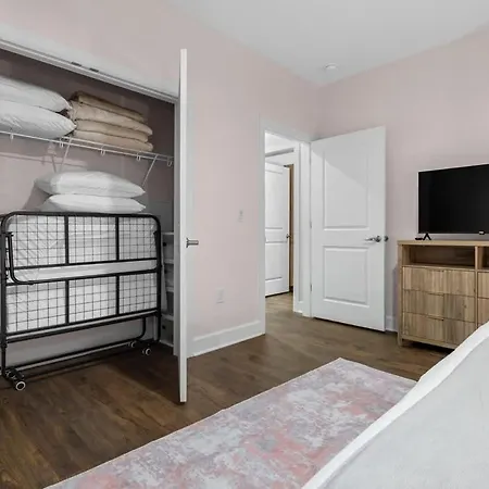 Glam 2br Walk To Broadway & The Gulch Apartment Nashville