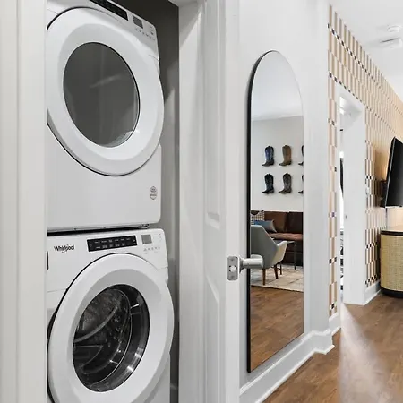 Modern 2br W 2 King Beds Near Broadway