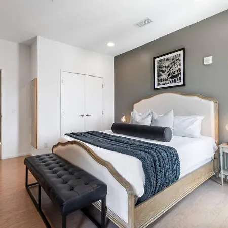 Apartment Luxury Downtown Riverview With Garage And Two Balconies