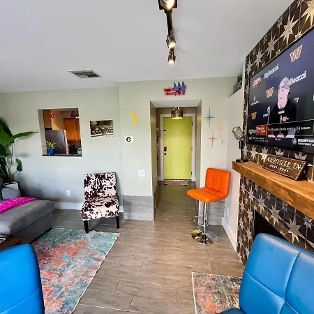 Riverside Rhythm! Waterfront & Walk To Broadway! Apartment *