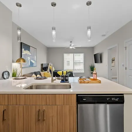 Stylish Gulch Retreat - Near Broadway *