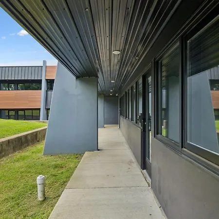Spacious Near Downtown & Bna Apartment *