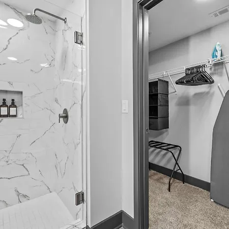 Apartment Stylish 2br W Skyline Views