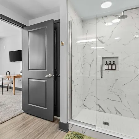 Apartment Stylish 2br W Skyline Views