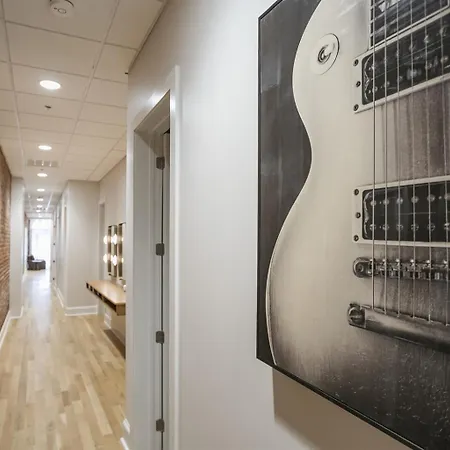 The Record -steps To Broadway & Printers Alley Holiday home Nashville