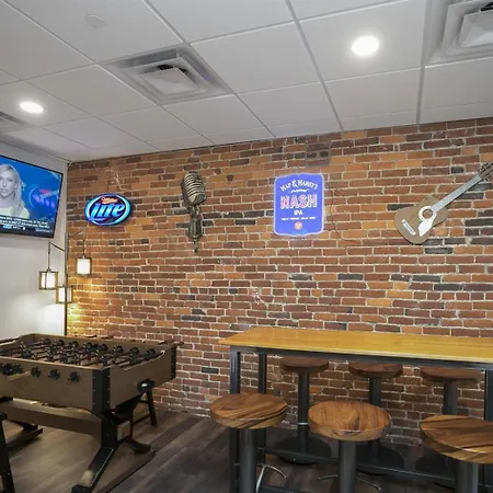 The Honky Tonk 2 Blocks To Broadway,printers Alley Holiday home Nashville