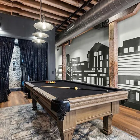 Holiday home The Velvet Vault-luxury Downtown Loft With River View & Walk To Broadway *