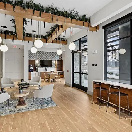 Landing Beautiful 2Bd Gym Courtyard Nashville