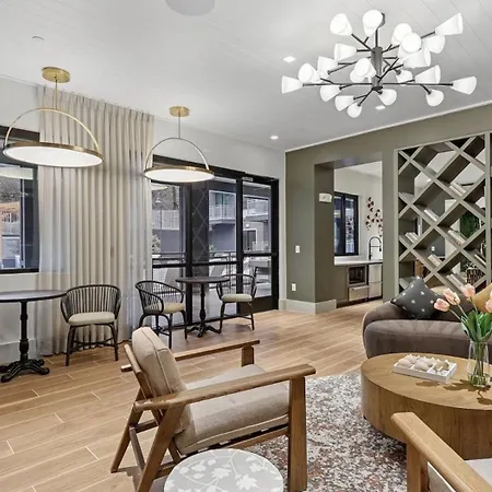 Landing Beautiful 2Bd Gym Courtyard Apartment Nashville
