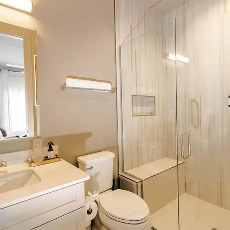 Pool, Hot Tub, Sauna & Firepit- 7 Min To Broadway *