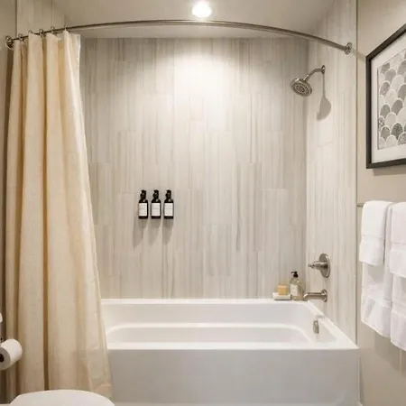 Modern 4br | Easy To Broadway + Heated Pool Apartment *