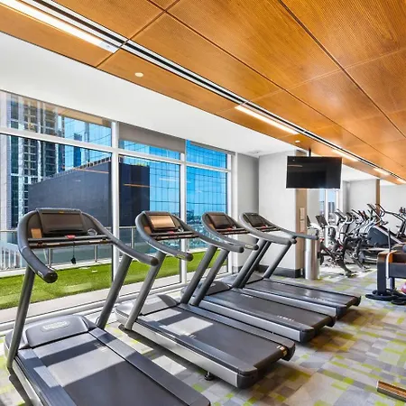 Sky-high Luxury W/ 26th-floor Lounge & Pool Apartment