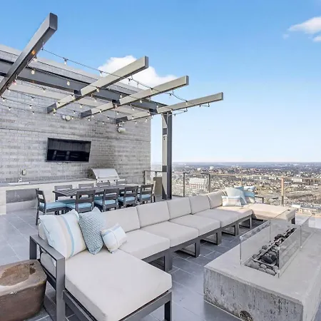 Broadway Views Lux Gulch Condo+ Private Balcony