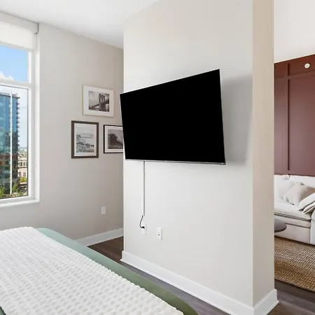 Luxury Pool, Gym, Views + Free Parking Apartment