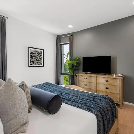 Apartment Luxury Downtown Riverview With Garage And Two Balconies