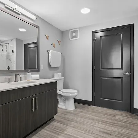 Stylish 2br Near Sylvan Park- Music Views Apartment *