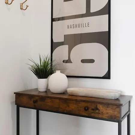 Apartment Modern Gulch Getaway With Pool, Garage And Balcony Nashville