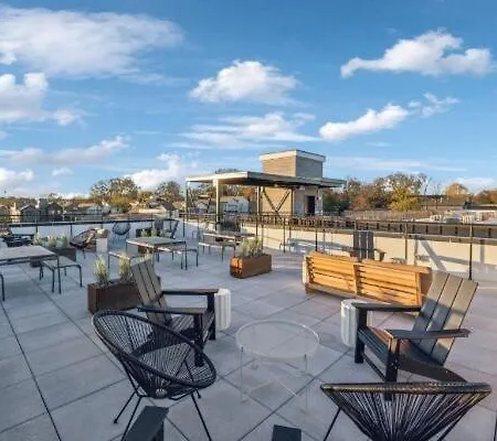 Cowboys And Angels - Sky Deck And Parking - East Apartment *