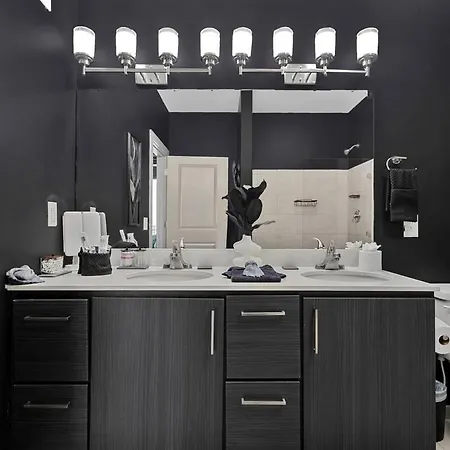 The Midnight Parthenon - 5 Min To Broadway - Midtown Apartment Nashville