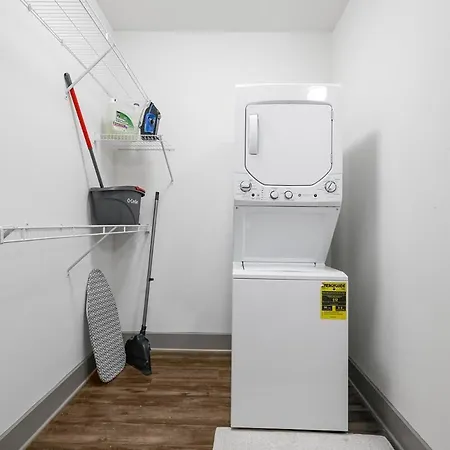 Midtown - 5 Min To Broadway - Free Secured Parking - Pool Apartment Nashville