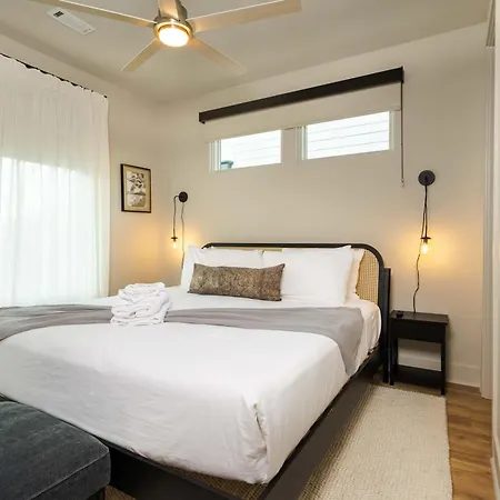 Pool, Hot Tub, Sauna & Firepit- 7 Min To Broadway Apartment Nashville