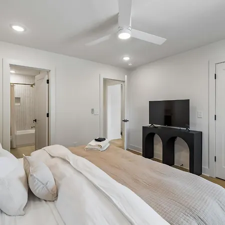 Modern 4br Townhouse Rooftop Lounge *