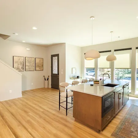 Apartment Heated Pool, Sauna & Firepit | Walk To Live Music *