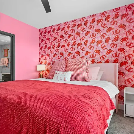 Vibrant Retreat Pool And Glam Apartment Nashville