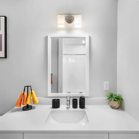 Music For 2 Gulch, Pool & Whole Foods Apartment