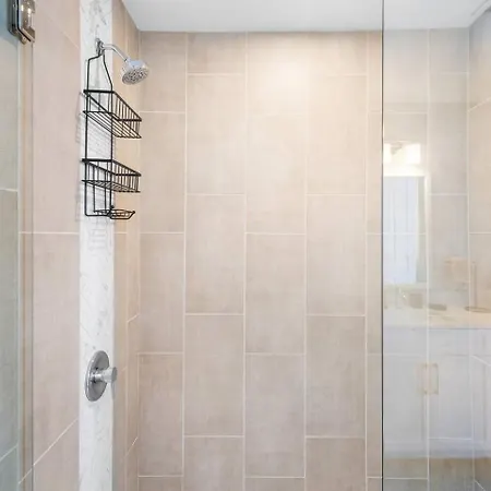 Luxury Pool, Gym & Lounge + Free Parking Apartment Nashville