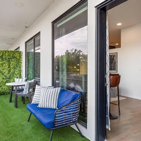 Apartment Modern Gulch Getaway With Pool, Garage And Balcony Nashville